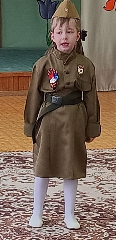 варя в форме.jpg